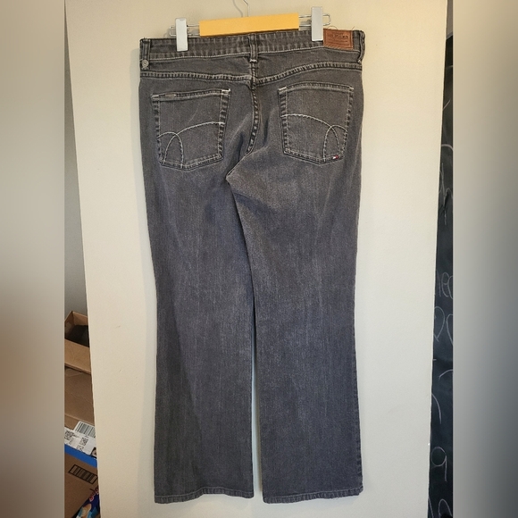 Tommy Hilfiger Women's Gray Straight Leg Jeans, Size 32 X 28 - Picture 3 of 5